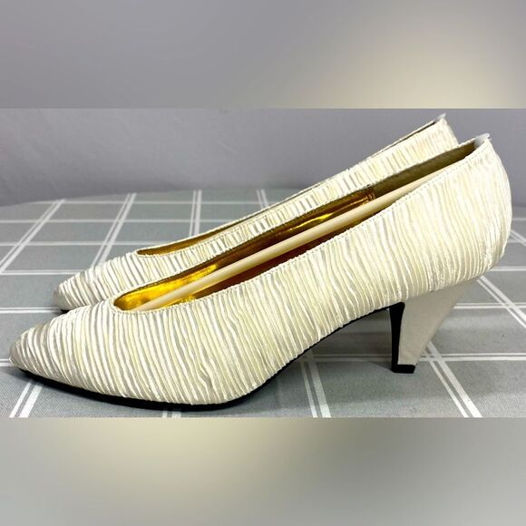 Nina Vtg 80s Champagne Ruched Satin Fabric Womens Size 8 N Slip on Heel Dress Up - Picture 4 of 13